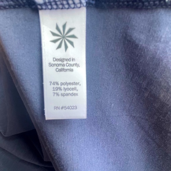 Athleta Elation 7/8 Tight and Athleta Top - Picture 4 of 11